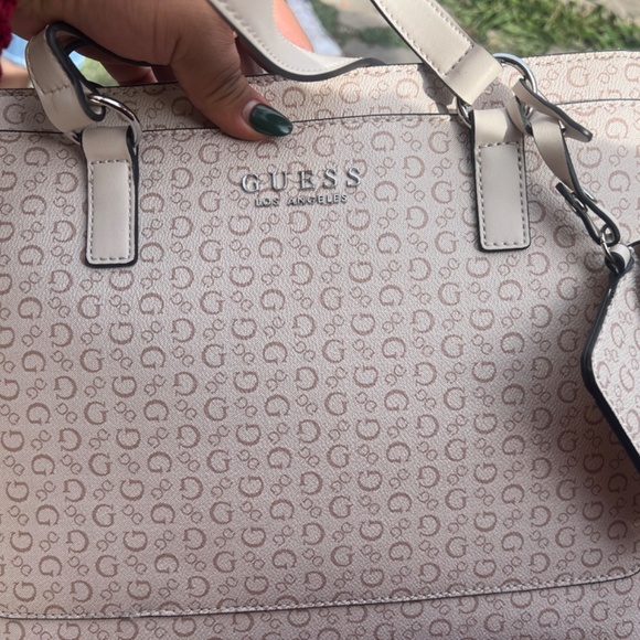 Guess - Picture 2 of 5